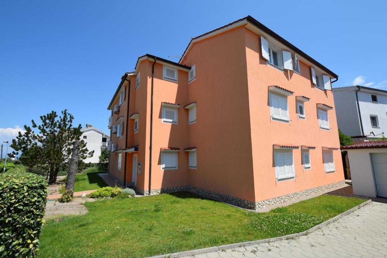 Apartments Gabrijel Малинска Экстерьер фото