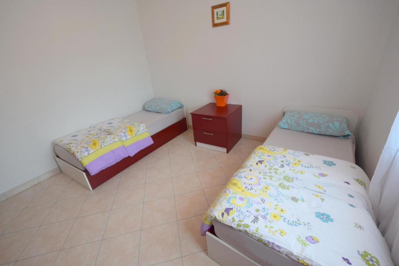 Apartments Gabrijel Малинска Экстерьер фото