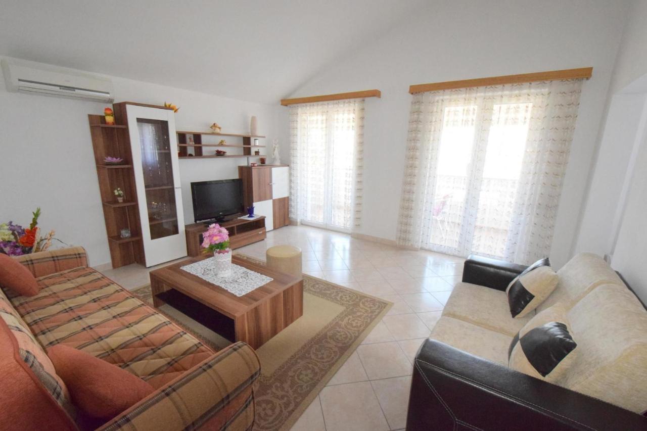 Apartments Gabrijel Малинска Экстерьер фото