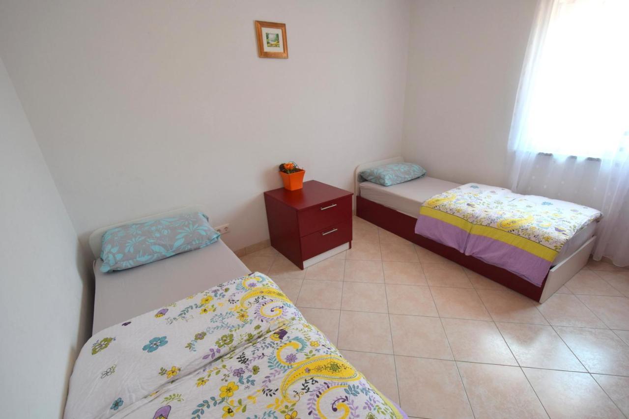 Apartments Gabrijel Малинска Экстерьер фото