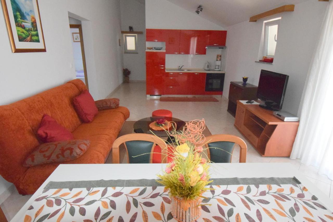 Apartments Gabrijel Малинска Экстерьер фото