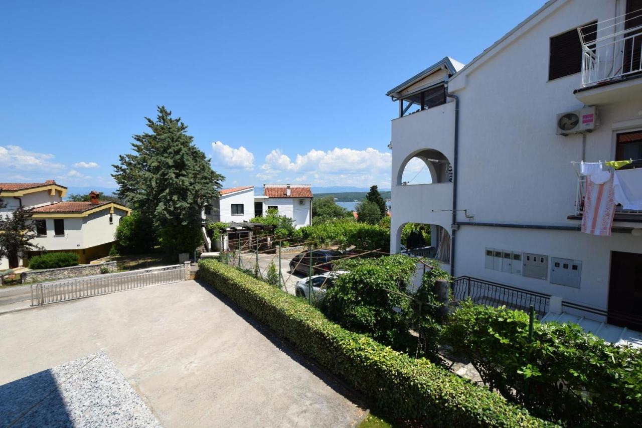 Apartments Gabrijel Малинска Экстерьер фото
