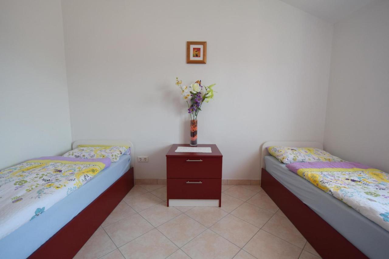 Apartments Gabrijel Малинска Экстерьер фото