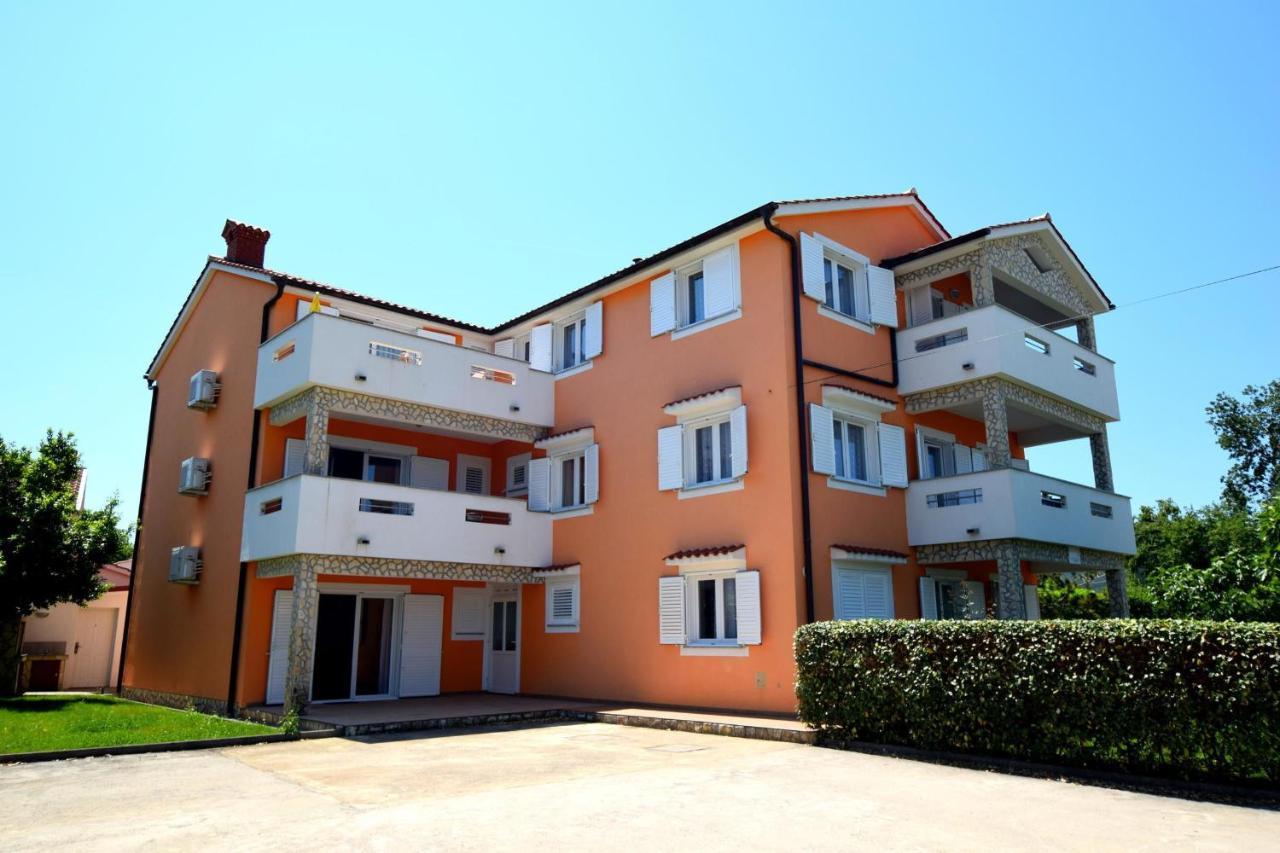 Apartments Gabrijel Малинска Экстерьер фото