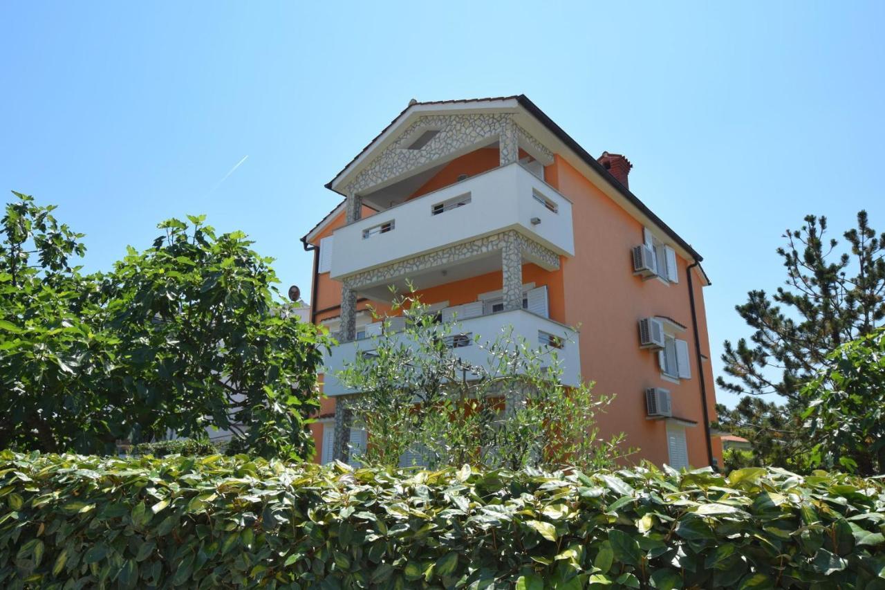 Apartments Gabrijel Малинска Экстерьер фото